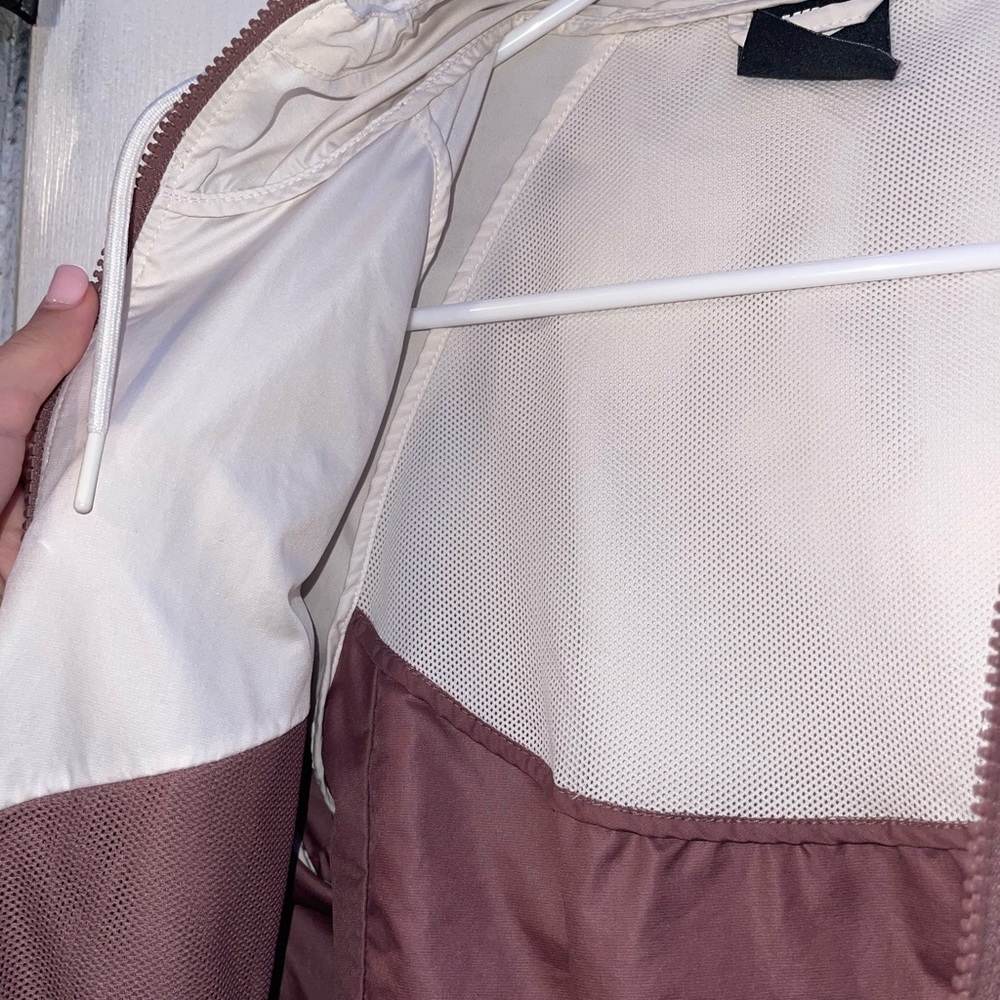 Women’s Nike Windbreaker. Good Condition. XS. - Picture 5 of 5